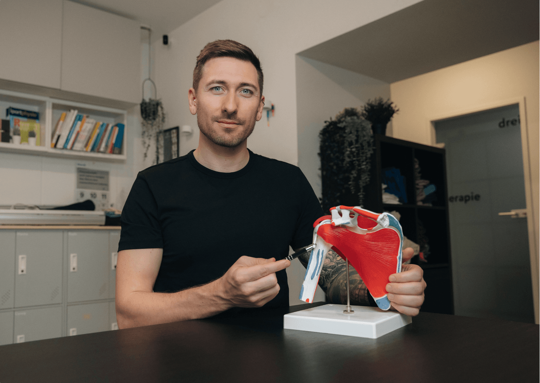 Michael Diewald erklärt die Anatomie der Schulter